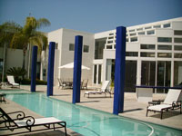 More brightly painted columns